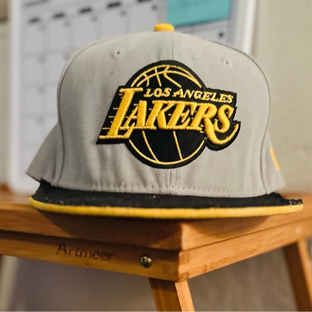 Mens Lakers Snap Back